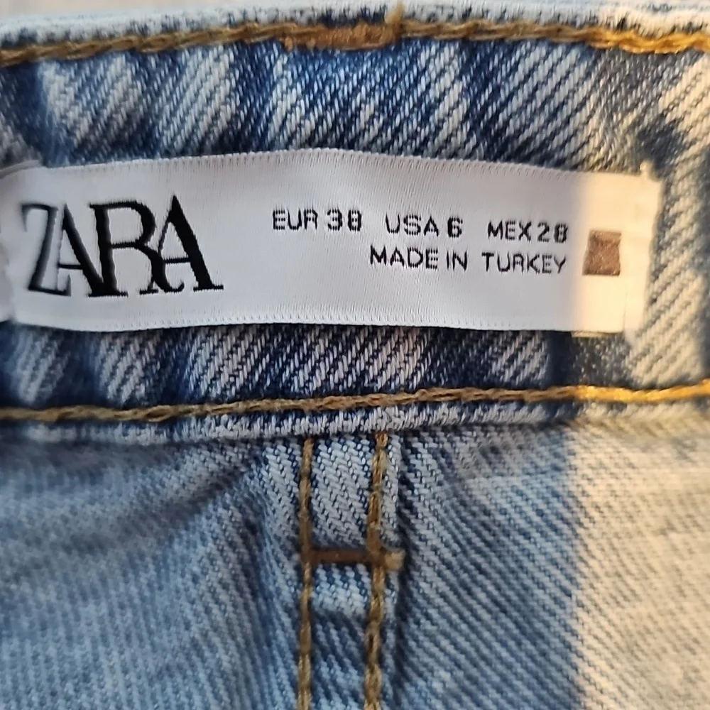 Zara Size 6 Blue Distressed Jean Shorts High Rise